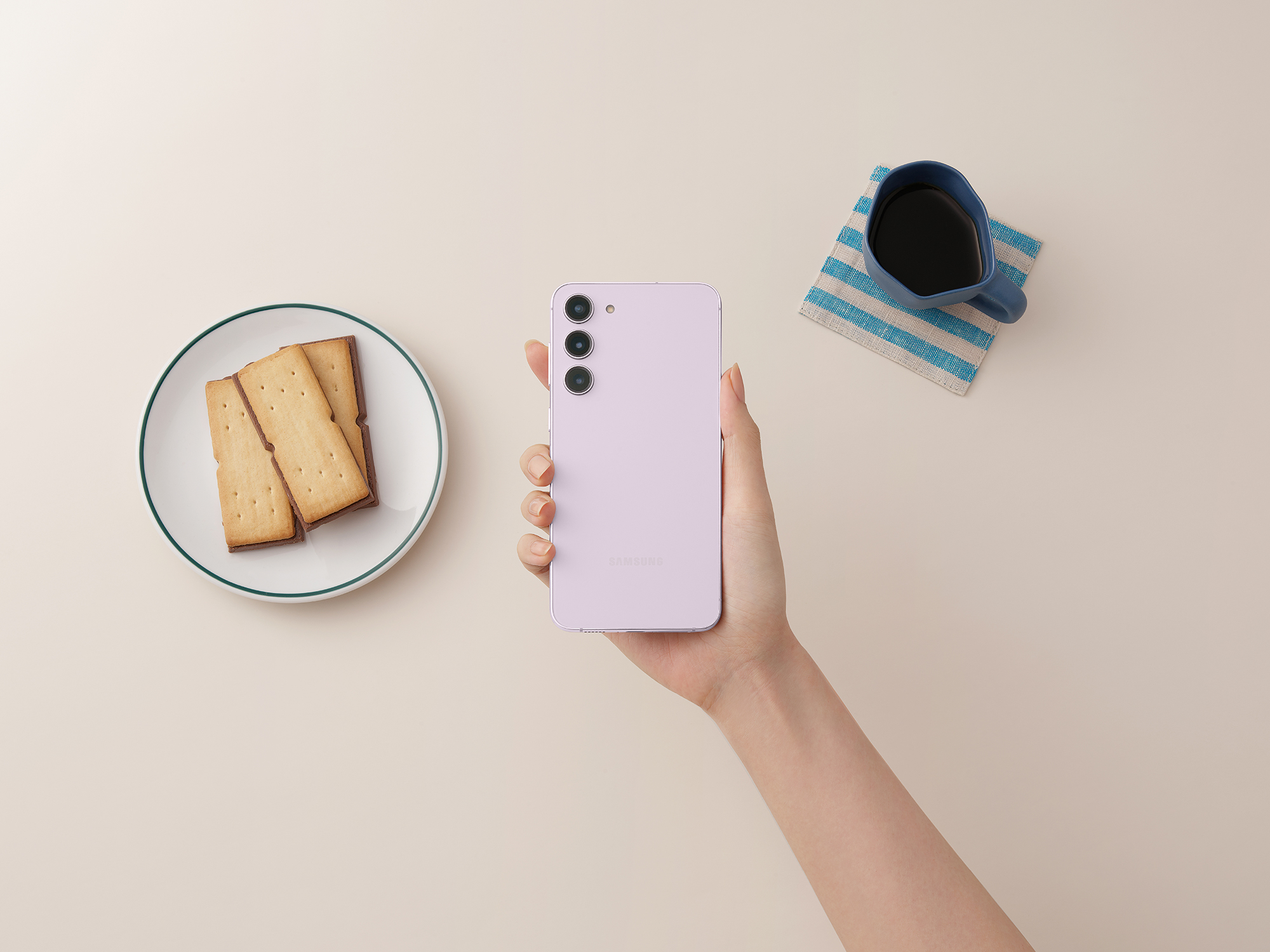 handson_galaxy_s23plus_lavender